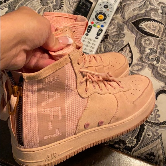 AF-1 Nike - Picture 2 of 3